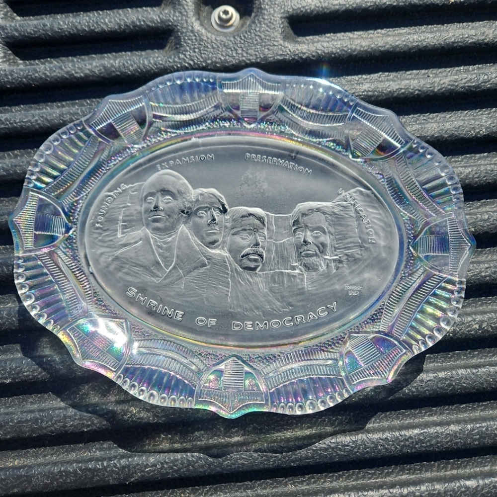 1975 Fostoria American Mount Rushmore iridescent rimmed crystal Plate.